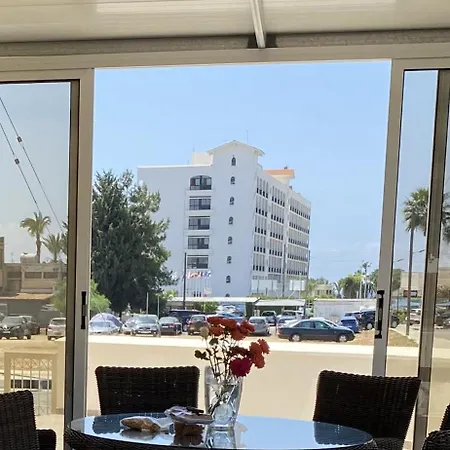 A Sea Breeze House Λάρνακα