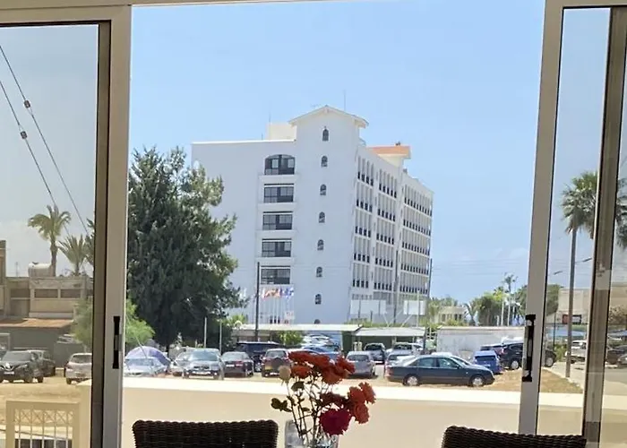 A Sea Breeze House Λάρνακα